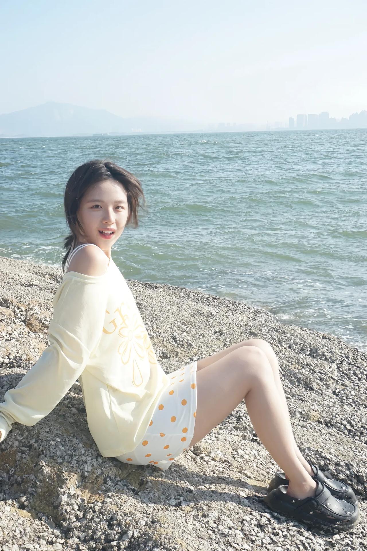 亲爱的我们多久去看海。时尚小姐姐都喜欢什么样的搭配呢?海边美女