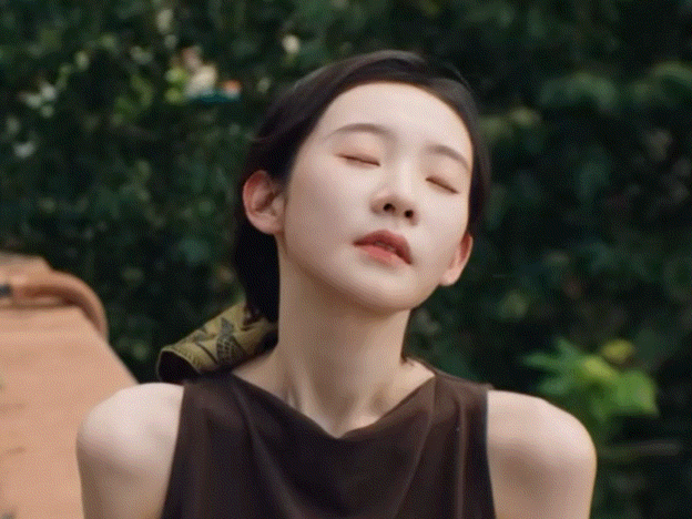 张艺凡有种岁月静好的美​​​