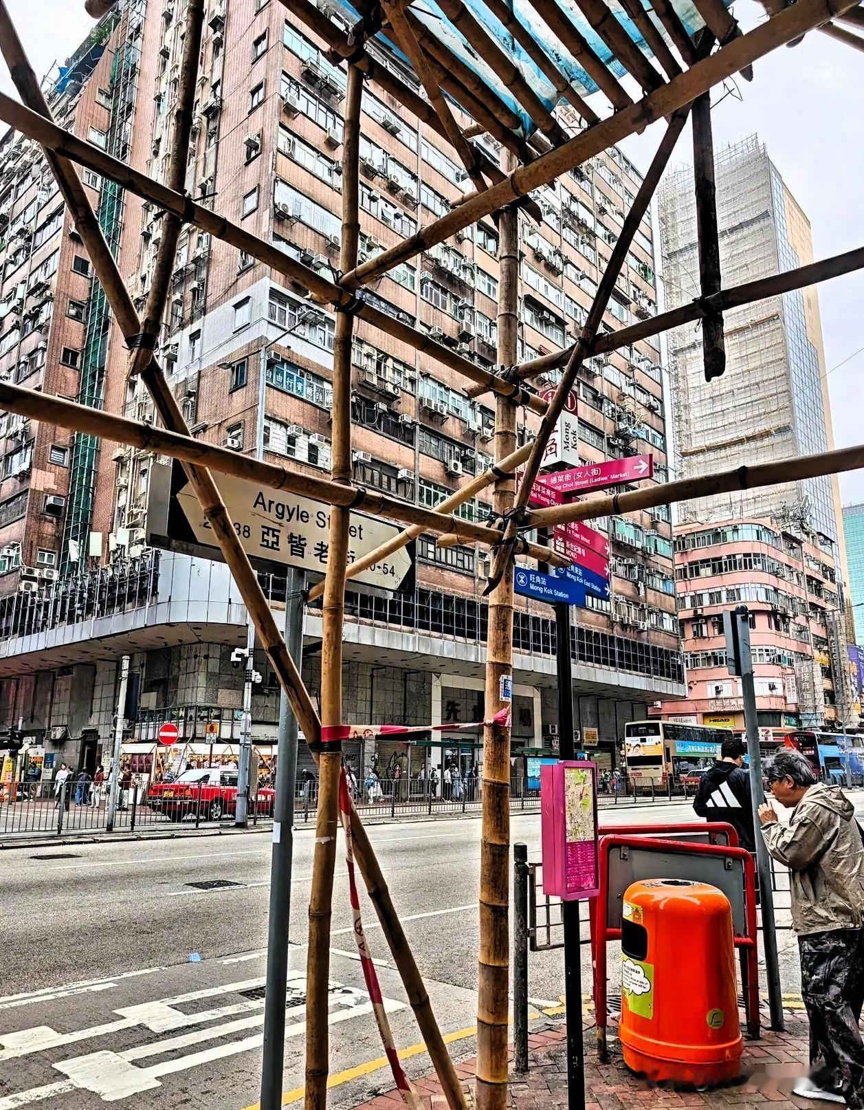 终于搞清楚了为什么香港非要用竹架了香港的竹架问题又来了！因为某些协会垄断