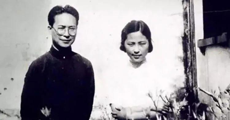 沈从文出轨时，张兆和在异地一个人带两个娃。就不提张兆和从大小姐为了真爱落入俗
