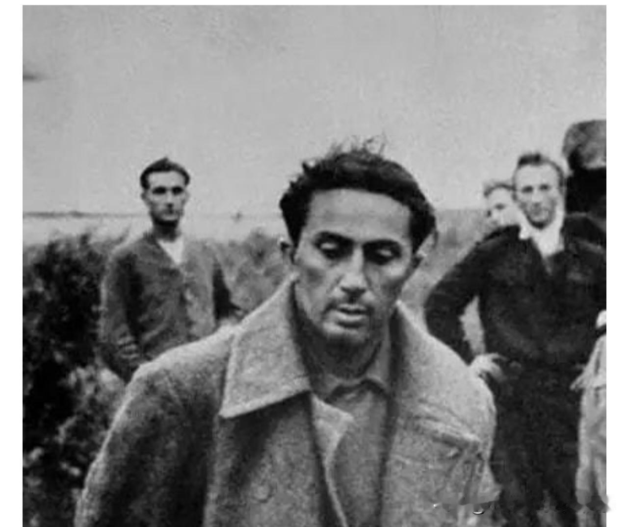 1941年苏德战场，斯大林的长子、34岁的炮兵上尉雅科夫在战斗中被德军俘虏。照片