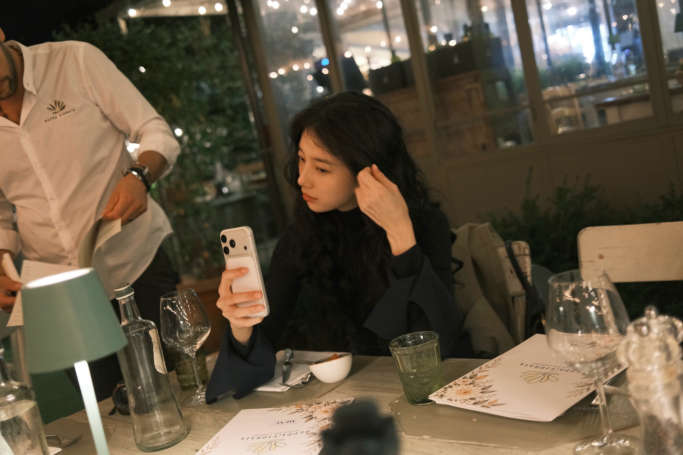 Suzy秀智INS更新🖤🍃​​​