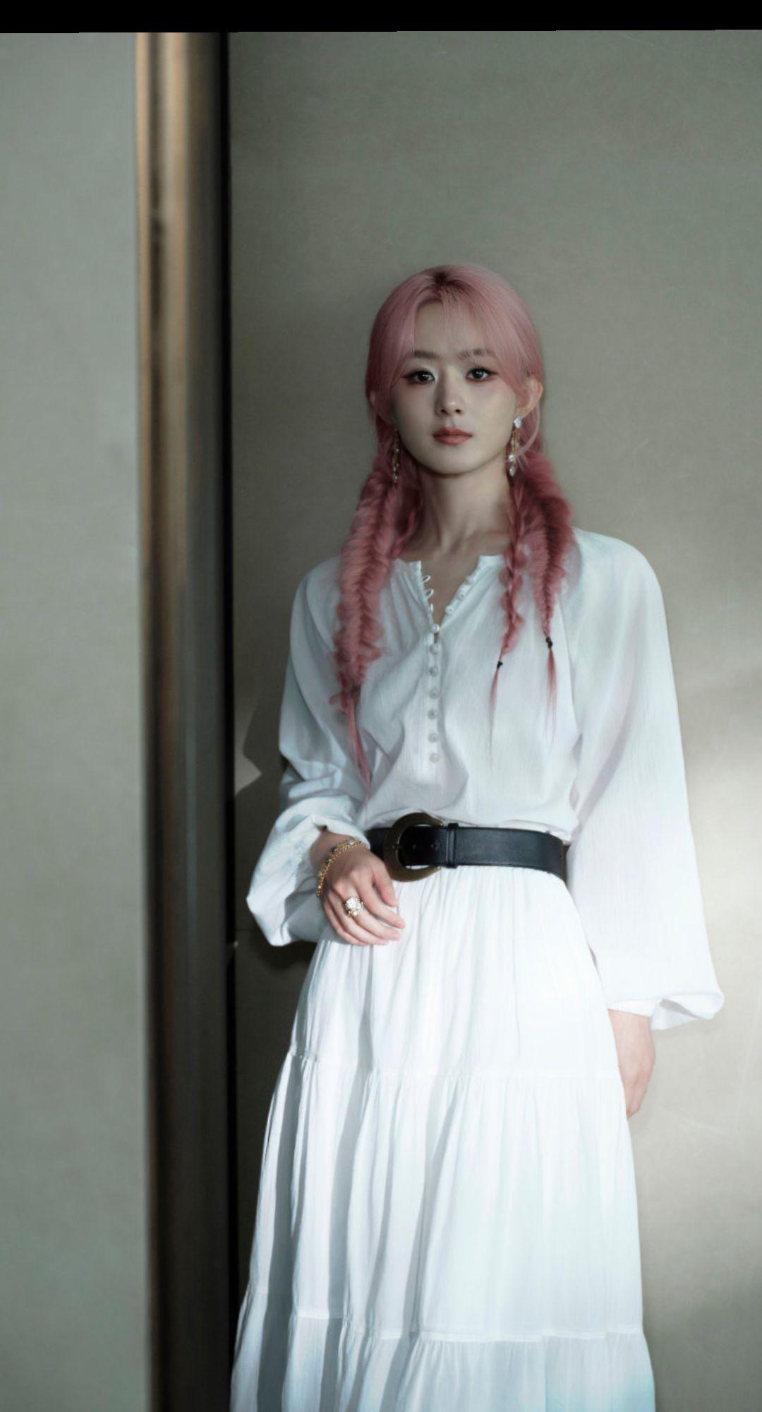 女王神清气爽的出来参加活动啦