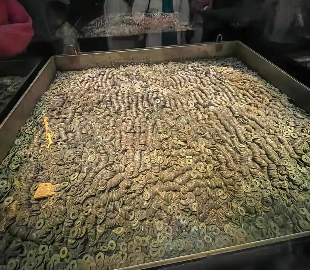 🔥嘉靖帝的国库空了！《大明王朝1566》里的财政困局，哪是严党和清流斗法这么简