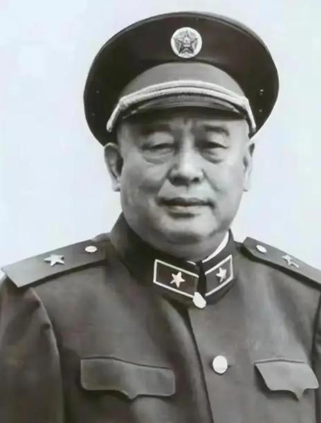 1938年，贺龙派余秋里去收编一支“和尚军”。见面时，和尚二话不说，抬手就是一枪
