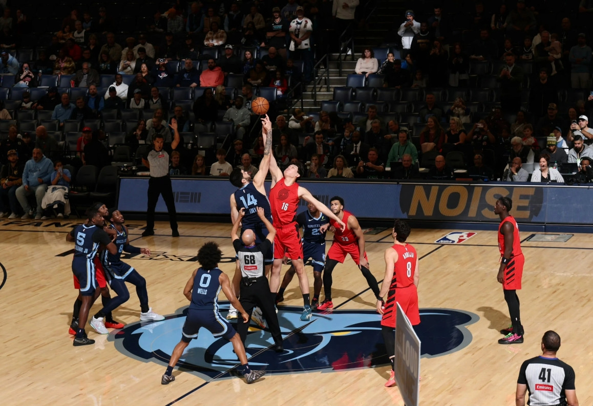 杨瀚森今天首发表现UC直播间评分7.2，就这黑子还嚷嚷着要下放，要是下放联盟还有