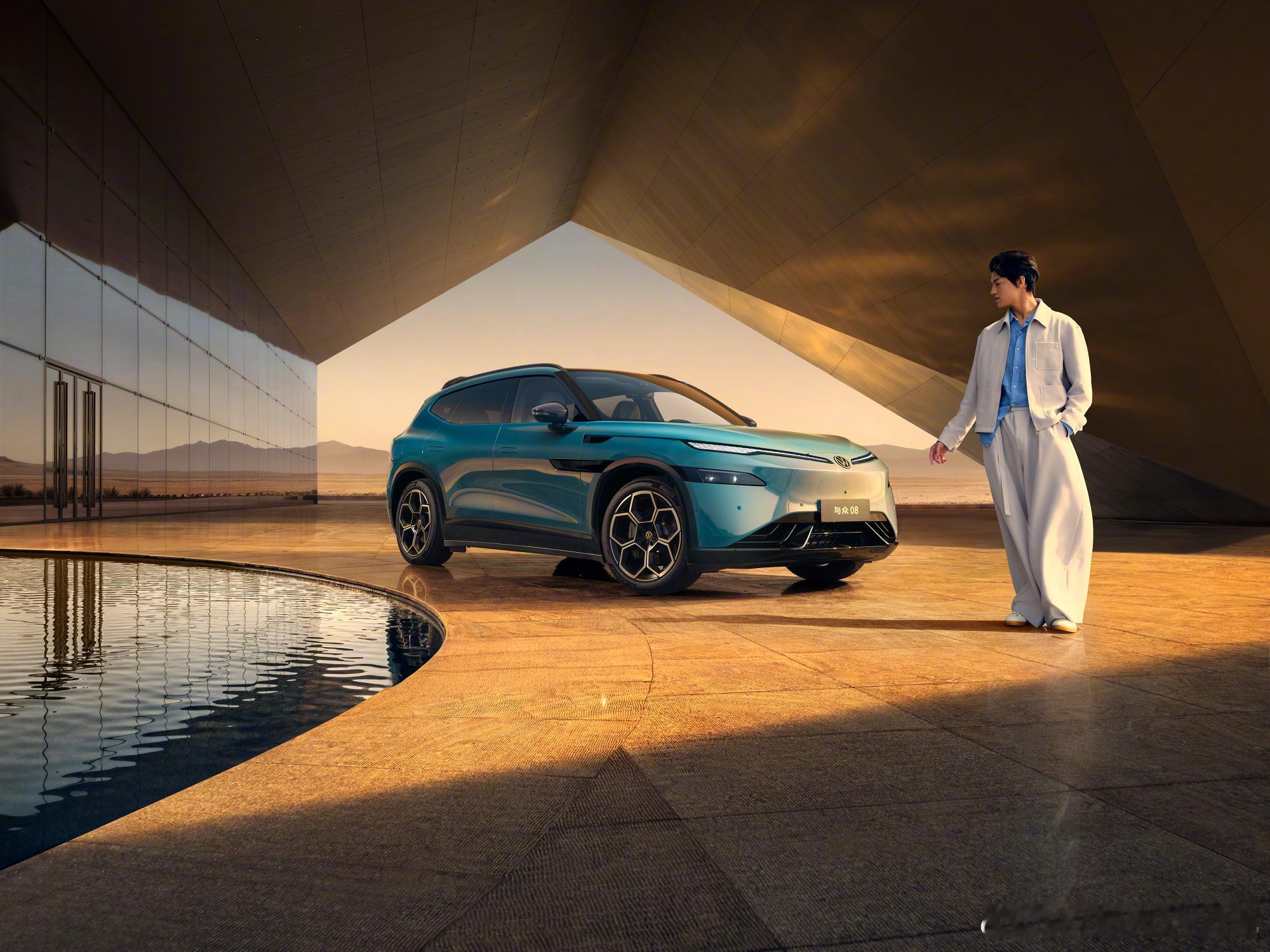 之前老说大众不擅长内饰设计，现在我觉得大众的云栖智舱挺好的。不是那种花里胡哨的，