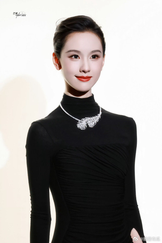 陈都灵这造型看起来好贵气啊