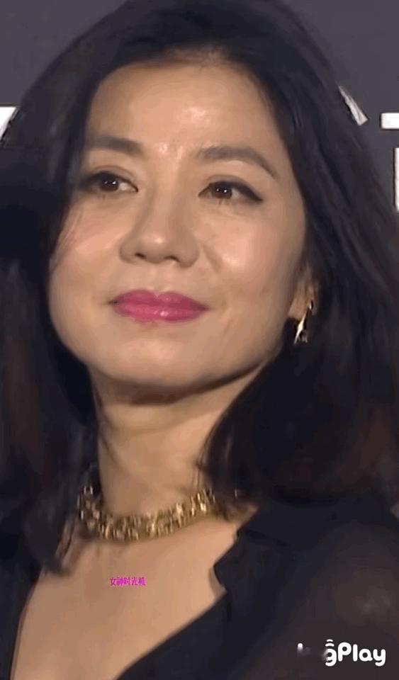 医美搞得一天一个样的女星都看看吧！人老了有皱纹了一样可以是美的，而且美得很自然