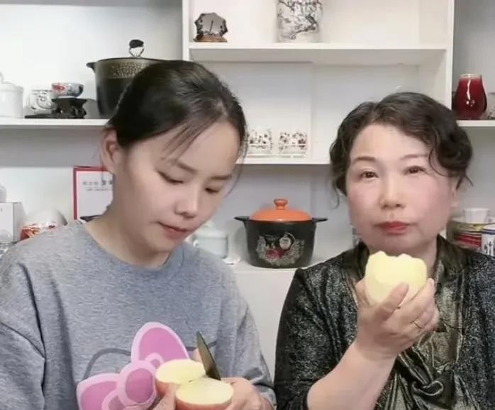 二八事件这个悲剧最惨的还是许敏夫妻俩，因为许妈妈和姚爸爸非常爱孩子，虽然每个父母