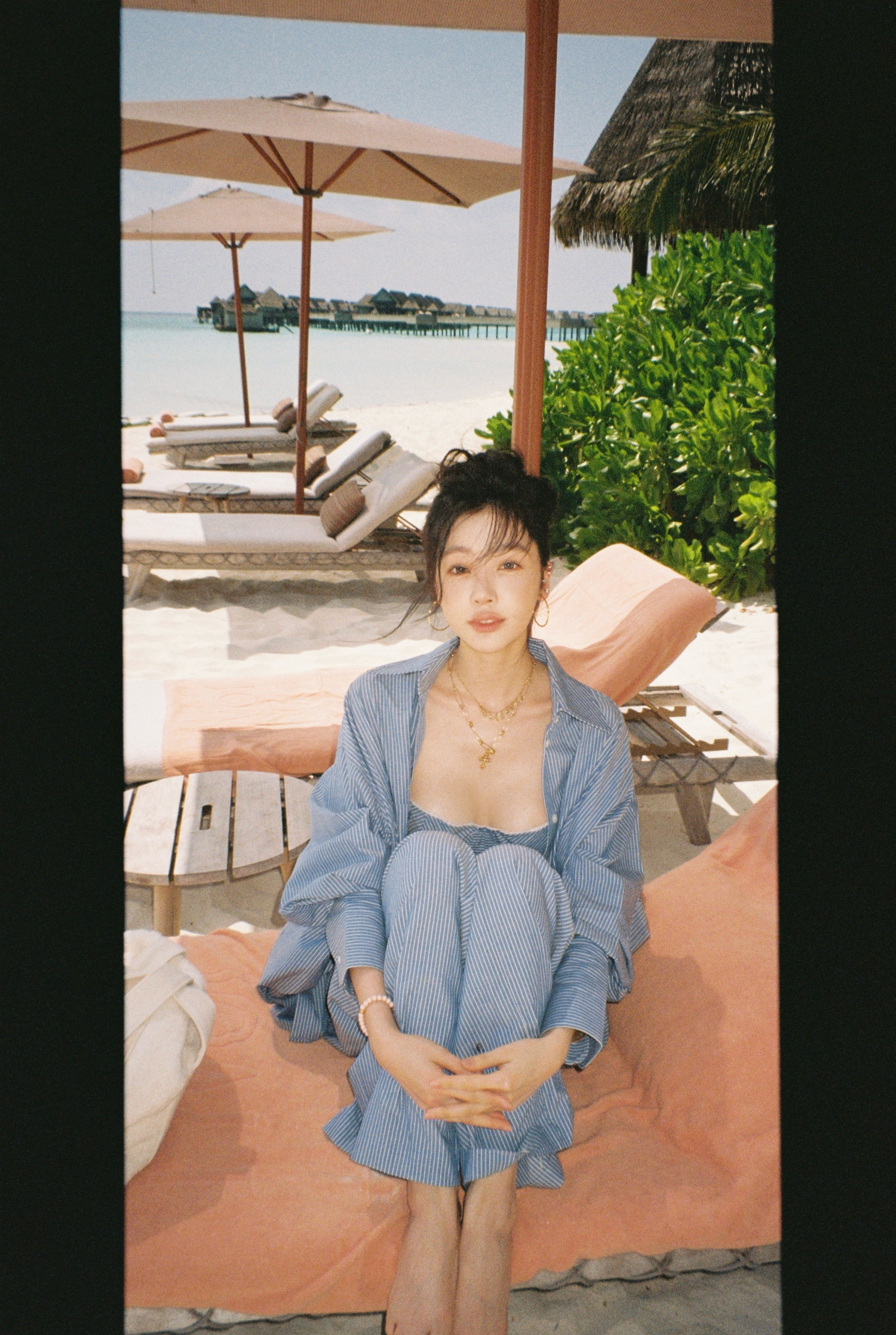 易梦玲素颜易梦玲海边拍摄