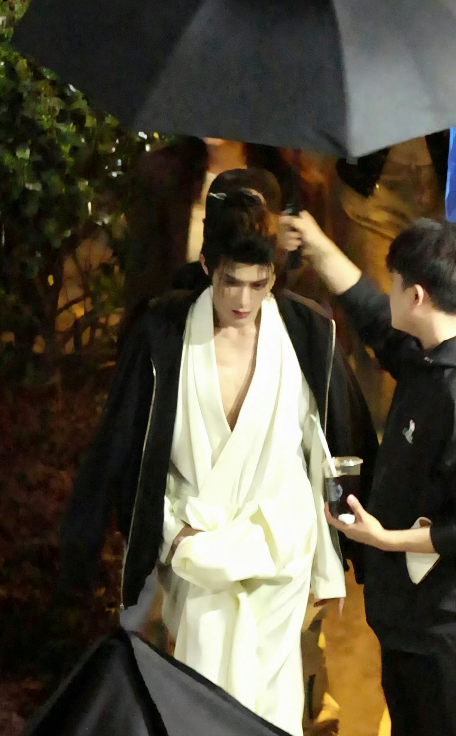 哇塞好深的沟啊