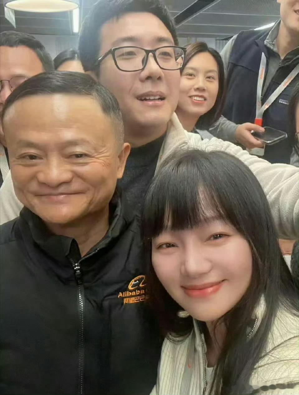 阿里巴巴底下那么多部门，为什么马云只去了闲鱼，他这是在暗示什么吗？