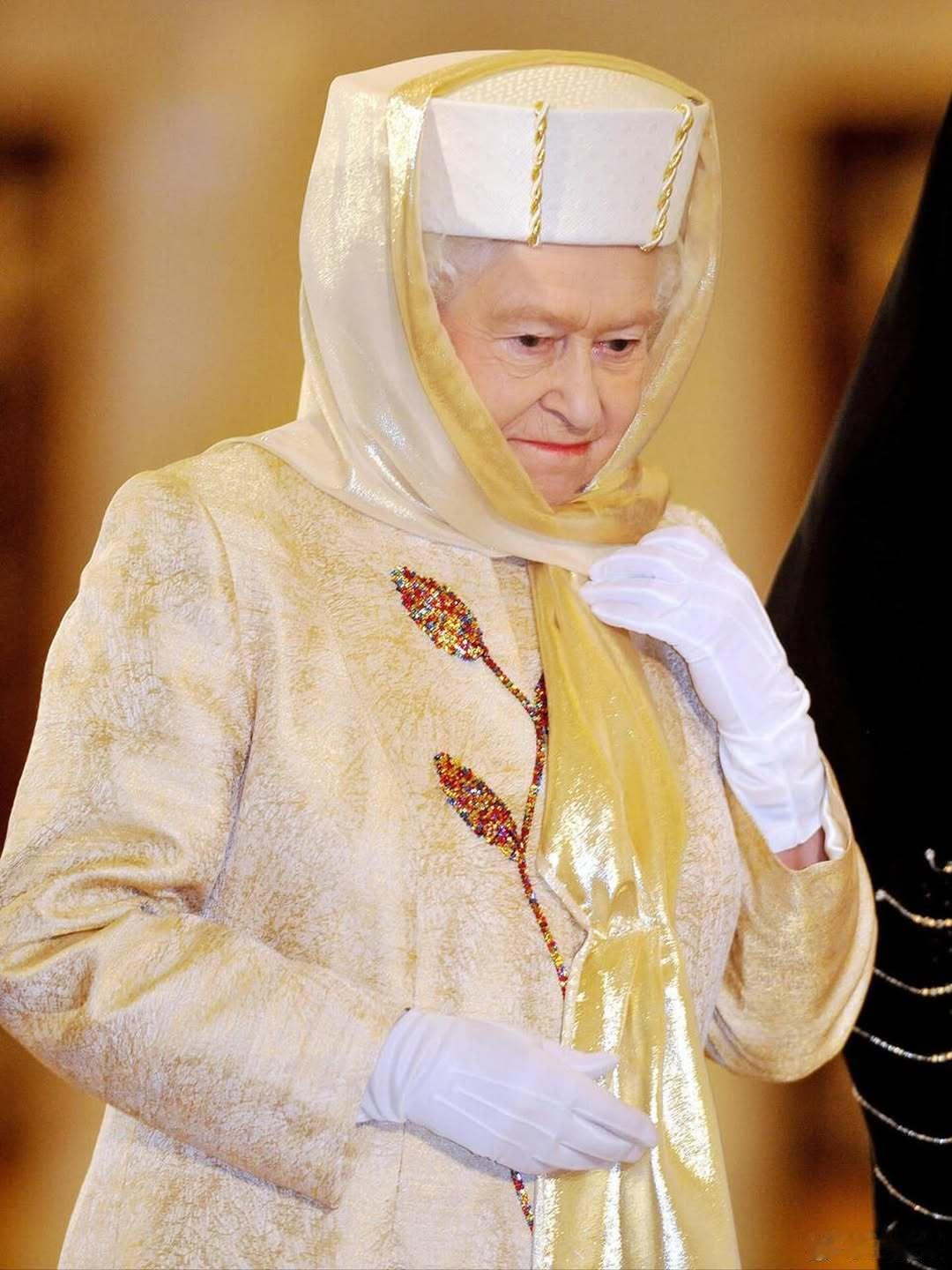 🇬🇧2010年11月24日，15年前的今天，已故伊丽莎白二世女王和菲利普亲王