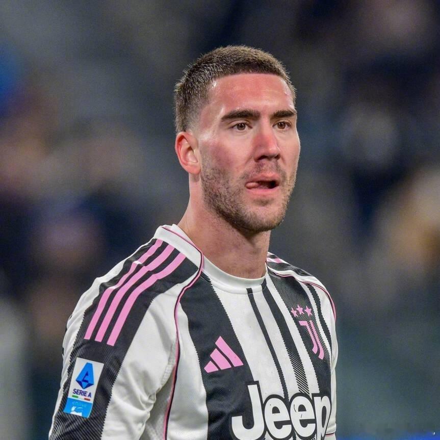 【不想走】迪马济奥：尤文图斯前锋弗拉霍维奇无意离开球队，当前合同还剩4个月到期，