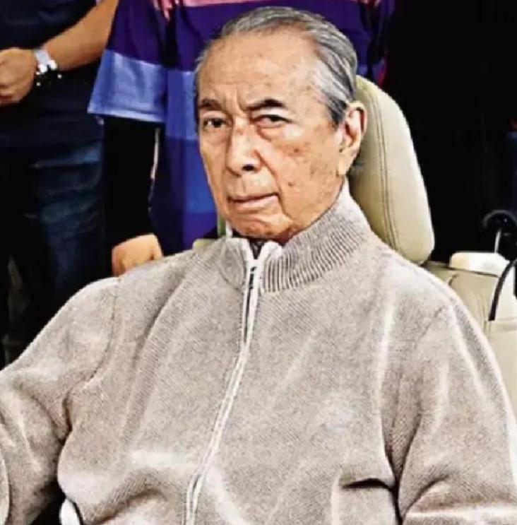 2009年医生就给何鸿燊判了“死刑”，谁都以为他熬不过那晚，可偏偏，他硬是在病床