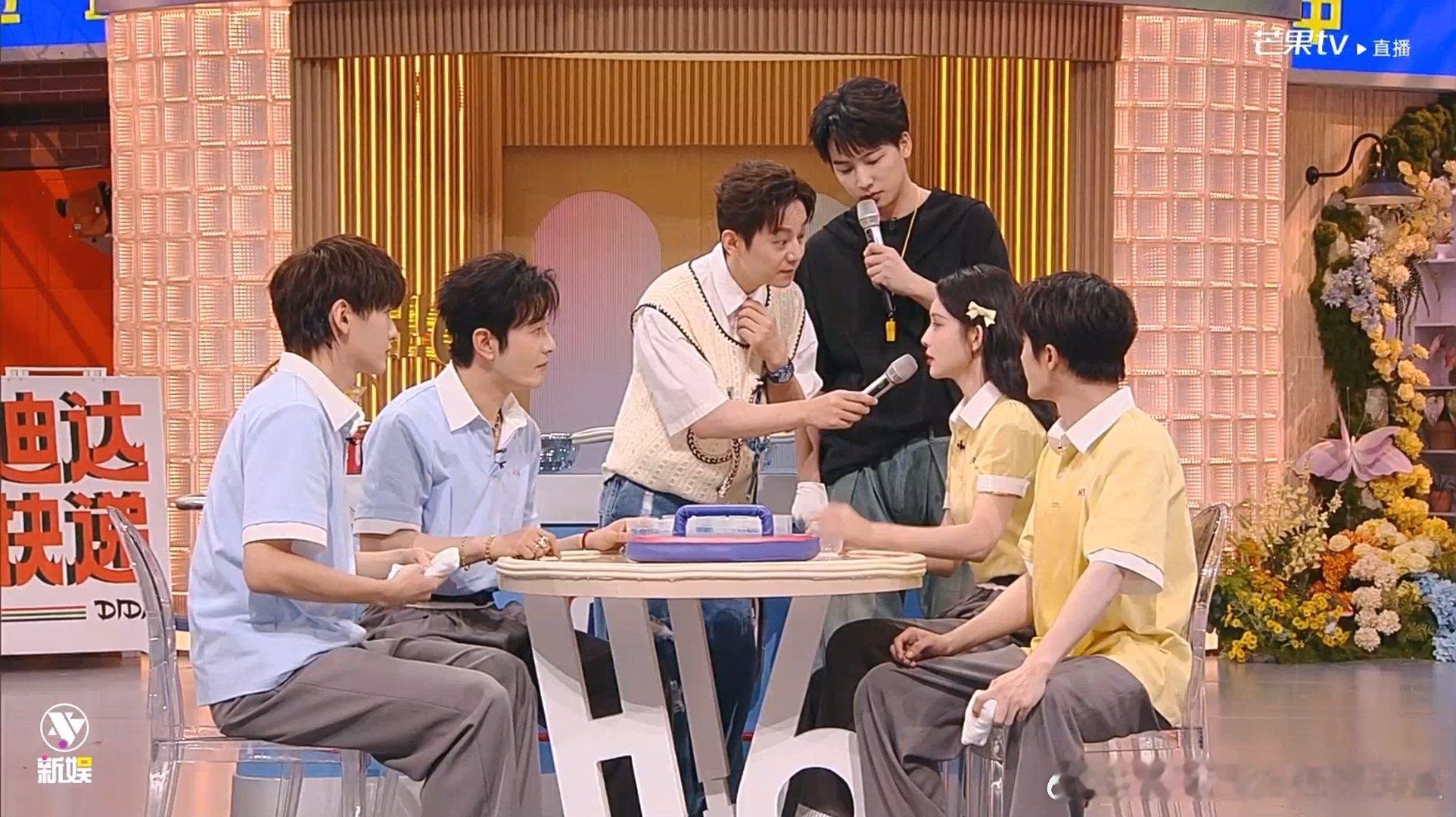 何炅贴脸开大孟子义何炅当面蛐蛐孟子义你好星期六直播笑亖！何炅老师跟孟子义关系是有
