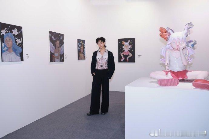 贾永婕5千买下小S二女儿画作说实话，我是不是不懂。。。就是这是弯⭐二代统一画风吗