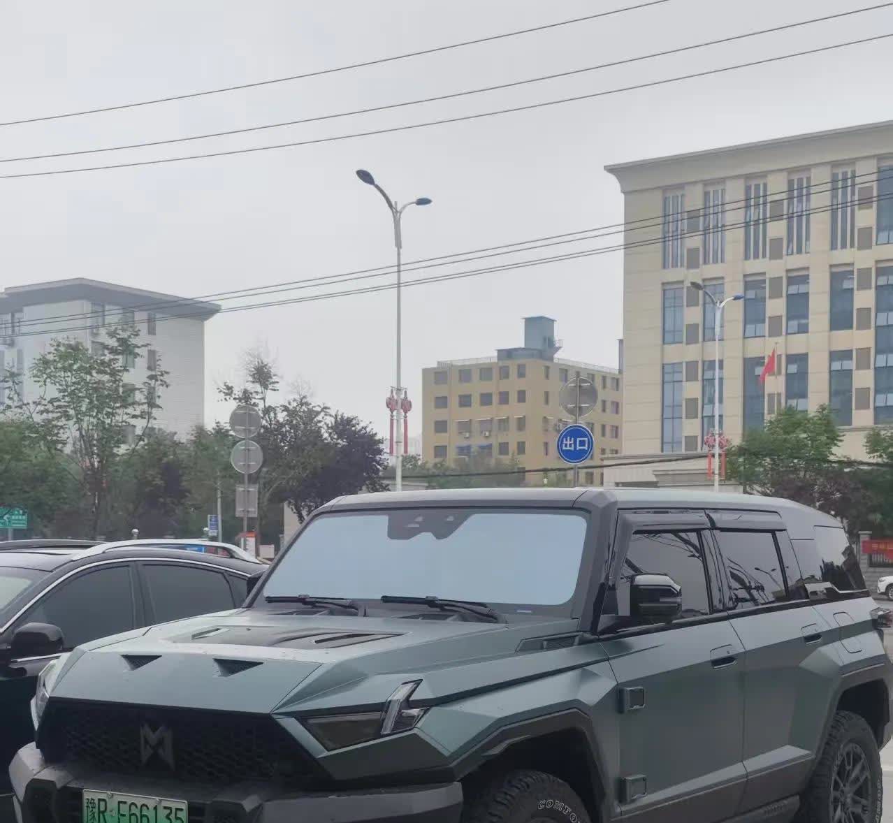 现在小汽车毒瘤：1隐藏式门把手（不安全，提升故障率2取消常用实体按键