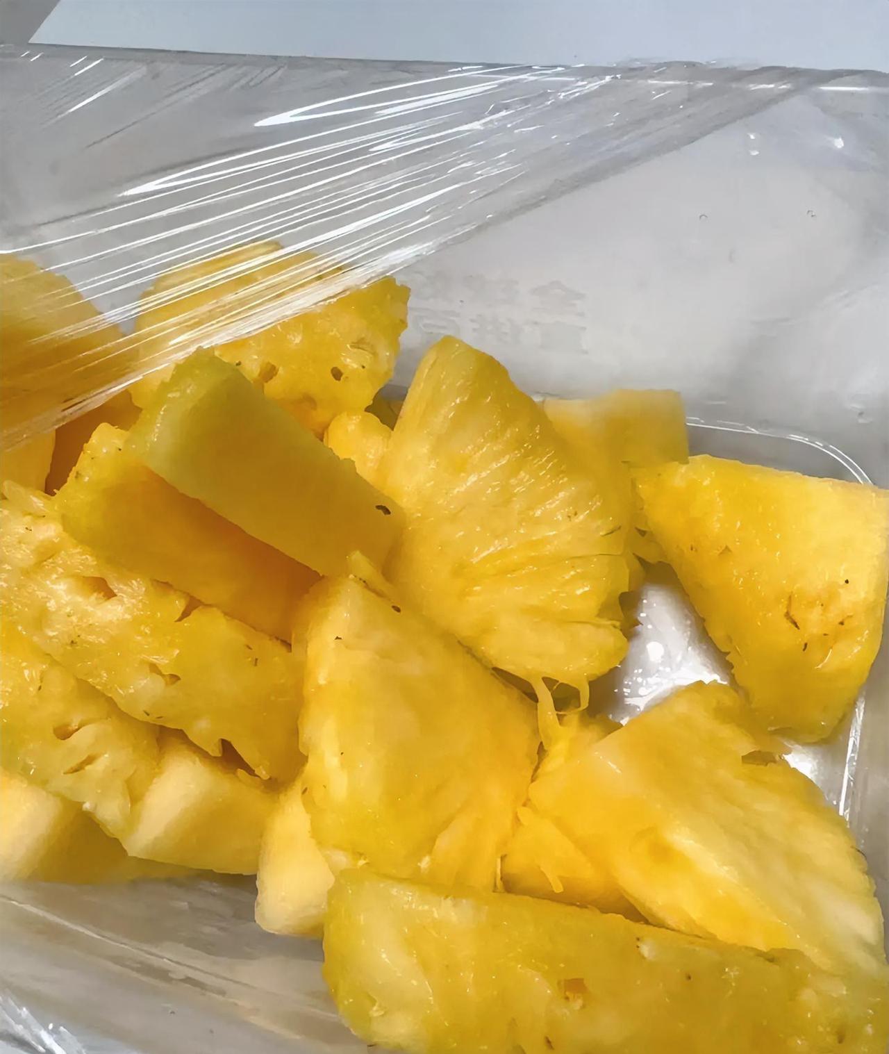 终于弄明白了为什么很多人分不清凤梨和菠萝不是眼睛不好，也不是故意抬杠，而是它