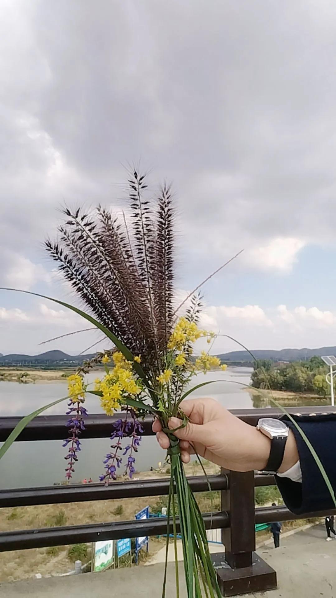 出去玩最喜欢的就是拍照留念，但是我儿子跟他爸就不喜欢拍照，并且现在儿子长大了，