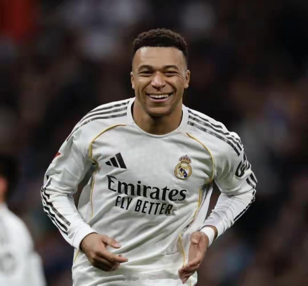 神剧情，补时点球绝杀，皇马2-1巴列卡诺、距巴萨仅1分姆巴佩破门西甲第22轮，