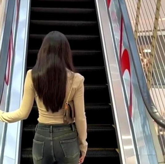 相亲迟到引发的社会思考只是因为女生迟到，相亲男生直接离开。红娘打电话劝他回来