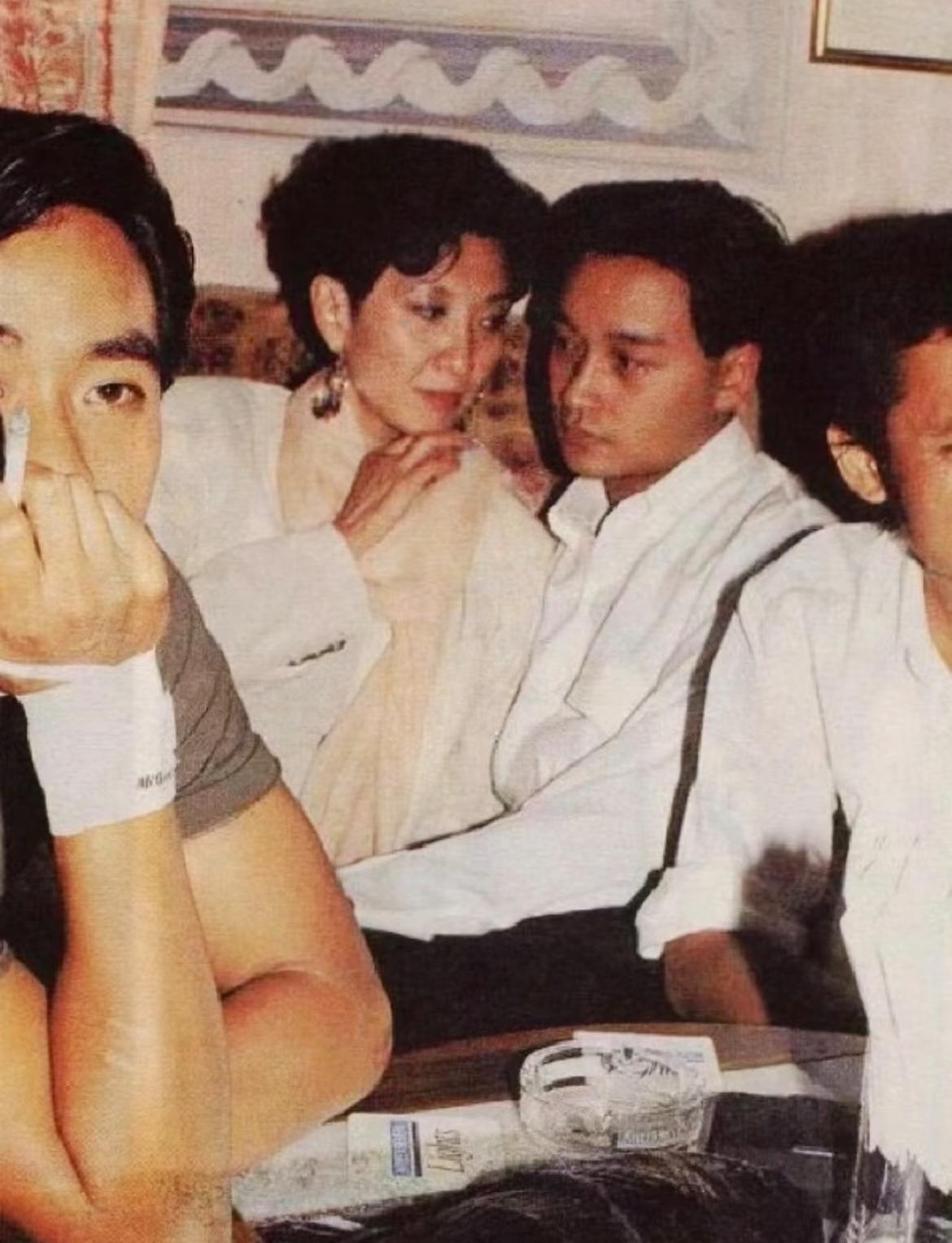 真真切切感觉到一个时代落幕了，一对璧玉在天堂相聚了，施女士也是潇洒恣意快活一生，