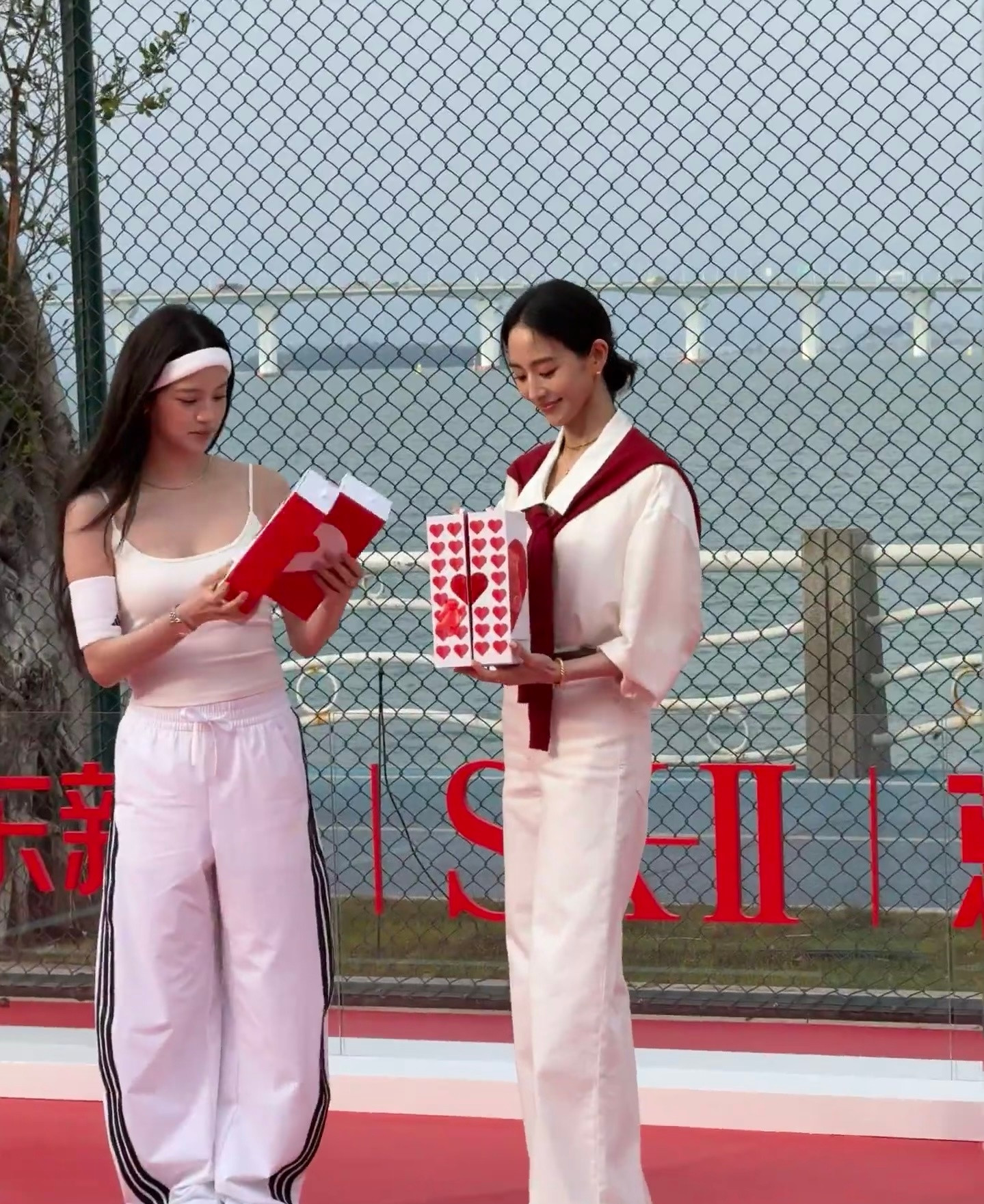 厦门好冷欧阳娜娜穿这衣服不冷吗？