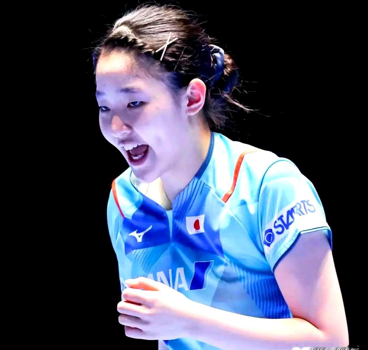 等她自己掉队？怕是要失算。18岁的张本美和，不是平野美宇、伊藤美诚那条轨。前者赶上国乒一走神的窗口，