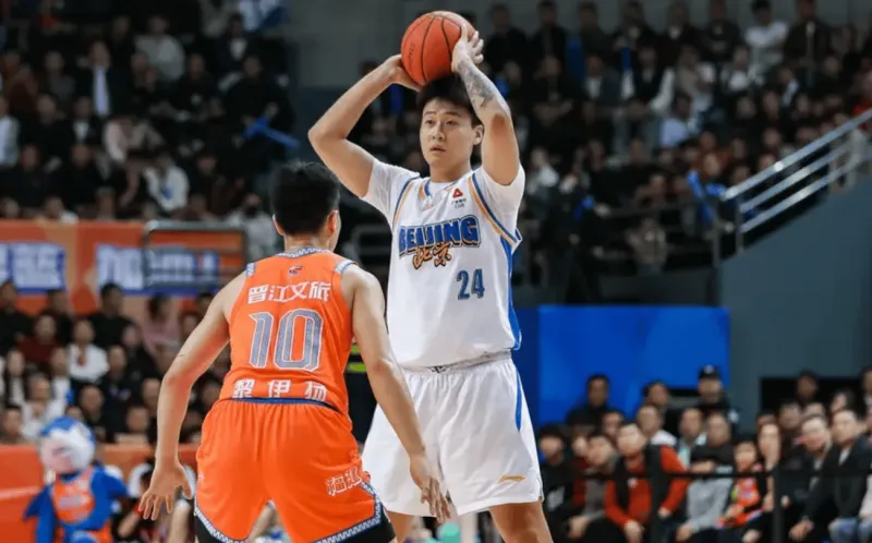 赵睿为什么联赛那么拉？感觉他一直出工不出力，在广东，新疆，北京都这样，打联赛