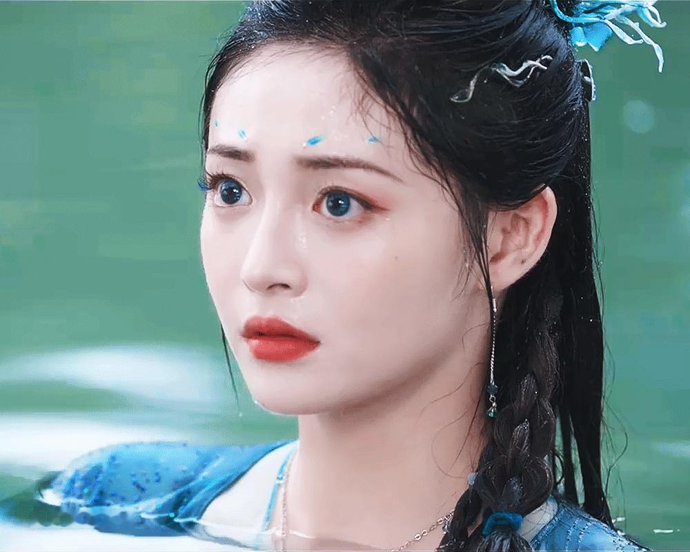 你说周洁琼是蒲柳之姿吗这张脸好权威...太美了吧！！​​​