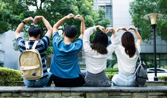一个高中同学，82年就到洛阳拖拉机厂接了他父亲的班，从此在洛阳成家立业。2005