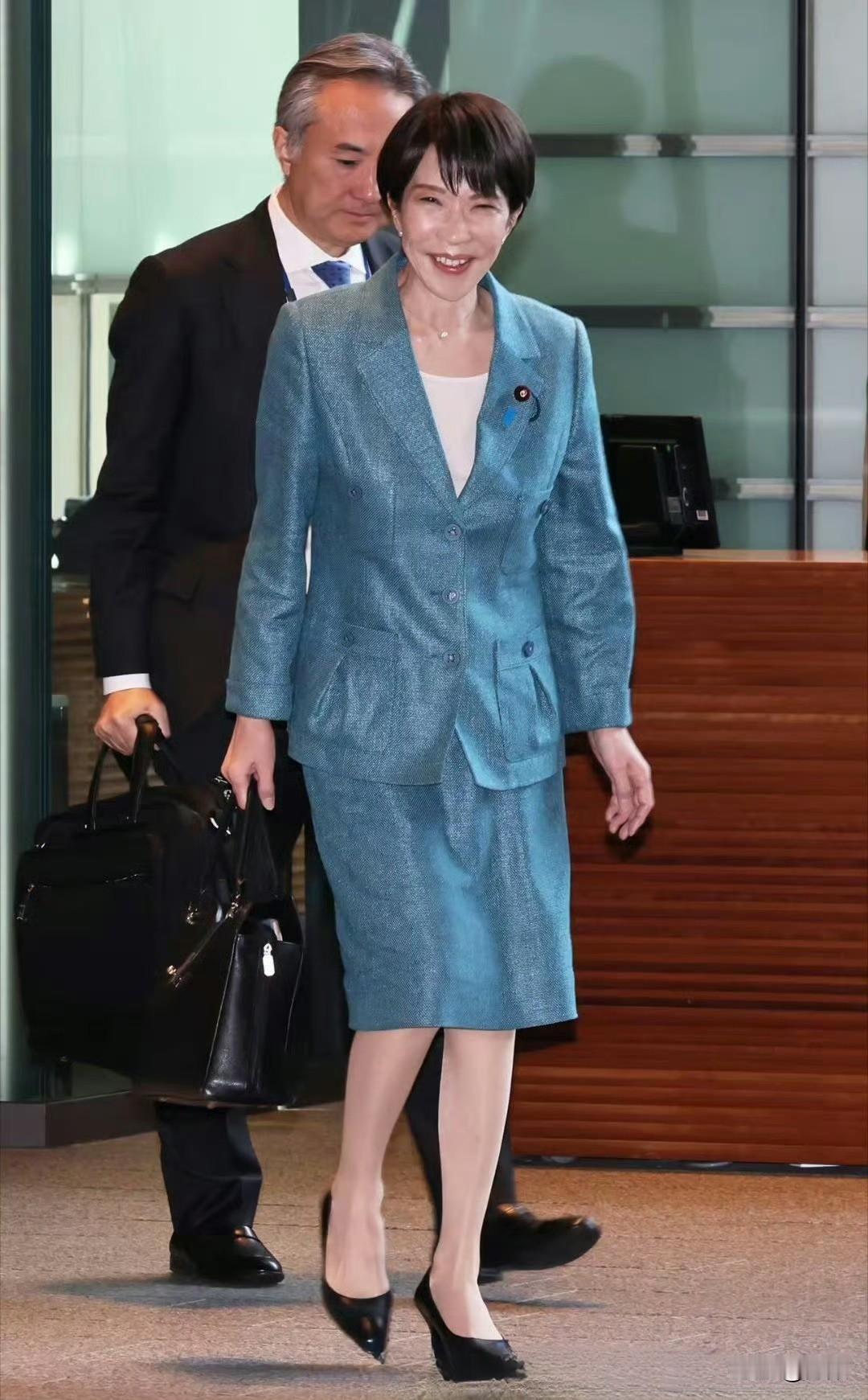 日本高层赴俄罗斯，在中国背后捅刀……12月25日，日本自民党老牌亲俄议员铃木宗男