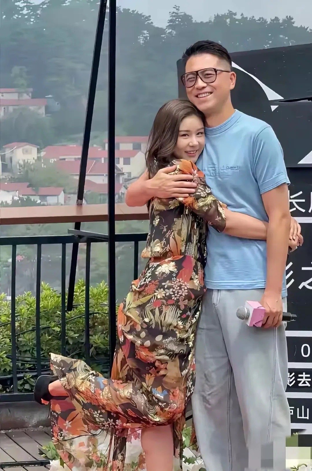 如果有一天他们两个离婚了，我就再也不相信爱情了。​​​