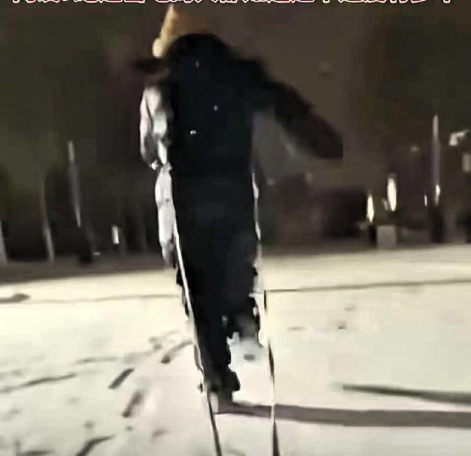 太猛了！江苏这大姑姐能处！弟媳临产遇大雪，开车打滑去不了医院。一家人急得团团