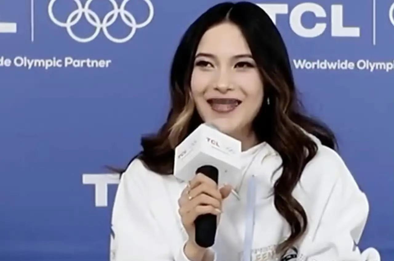 难怪青蛙公主商业价值比郑钦文都要高，说话的情商太高了……德约都想跟他互动。1、