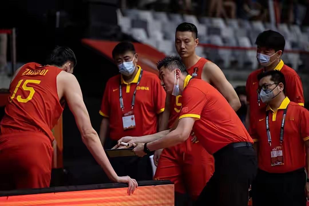 打爆日本队，中国男篮最新主教练备选人曝光，特别强，这次真稳了在输掉和日本队的
