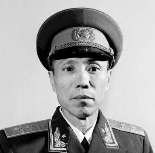 他23岁当军长，授衔时，搭档辞让大将军衔，他却只获得了中将军衔“1955年8月