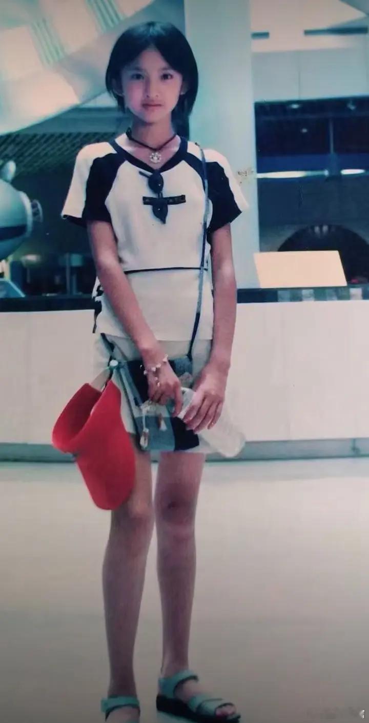 唐艺昕简直从小美到大啊，没怎么变样