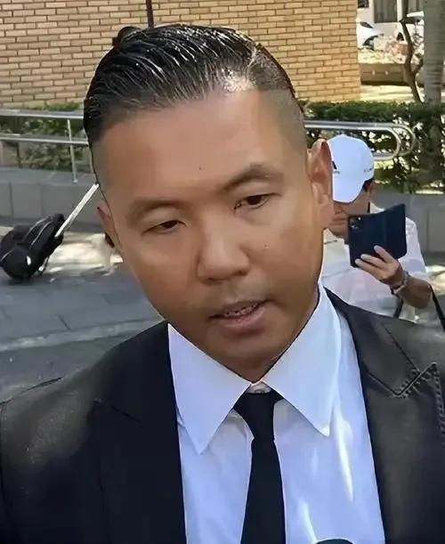 差一点，人就没了。陈建州本来要带双胞胎去日本，就定在九月十五号。范玮琪拦