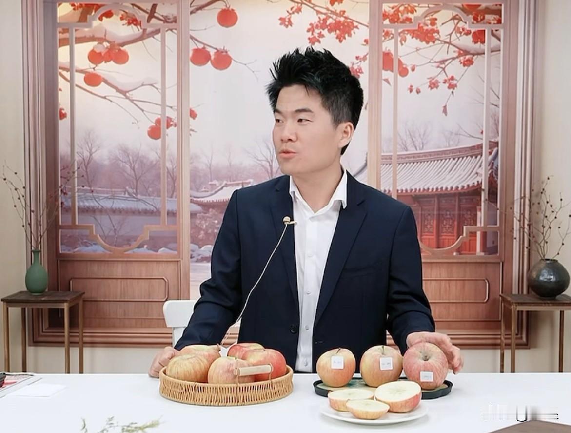 董宇辉真是一点都不惯着商家今天直播讲新疆阿克苏的冰糖心苹果导播说现摘现发，董