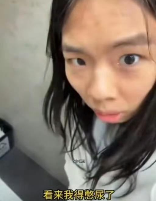 美国高华回广州，抱怨不会用中国厕所，而广州也没美式厕所，导致自己整整憋了一天尿。