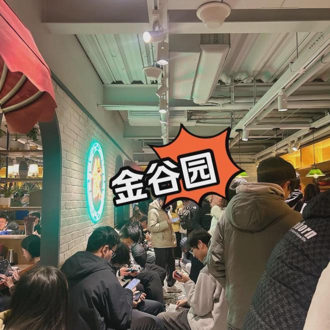 冬至一到，朋友圈被“饺子排队”刷屏了！北京某餐馆排队竟从五千桌飙到八千桌，这是吃
