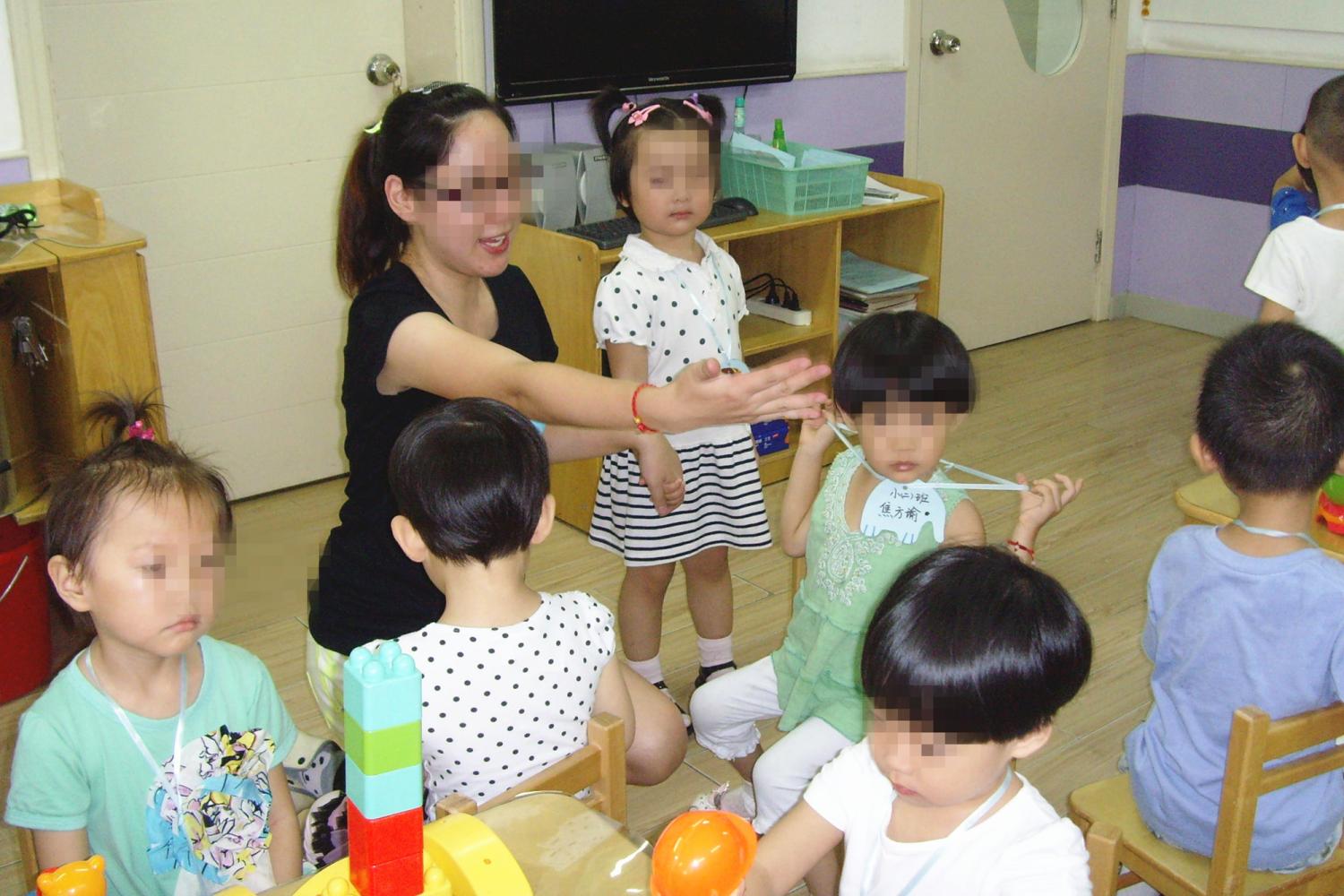 孩子每次上幼儿园都哭闹不止, 妈妈的一个做法, 连老师都称赞真是高情商