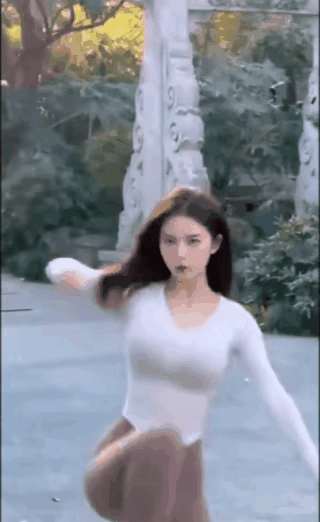 敢问姑娘师承何人，是哪门哪派？