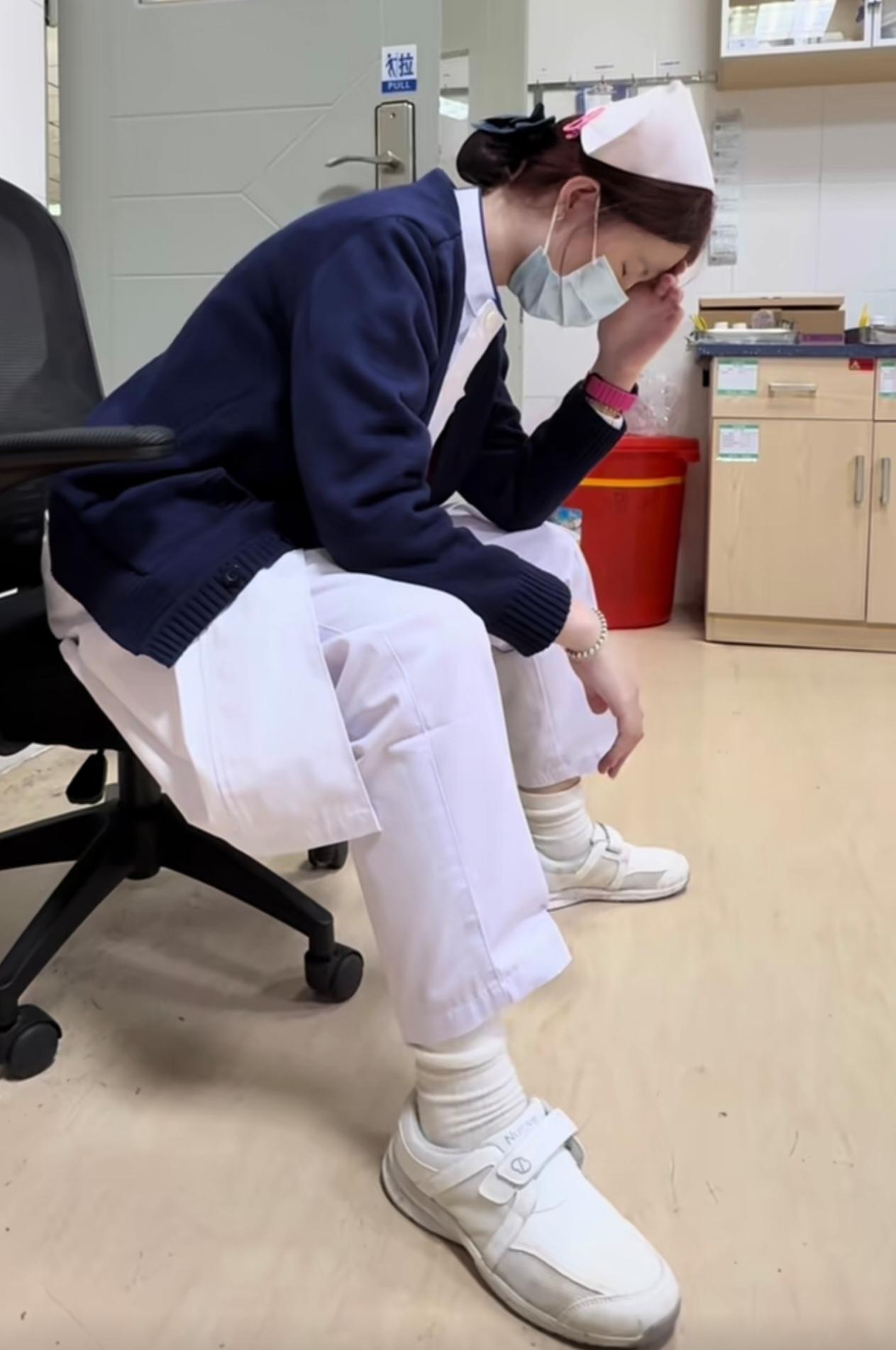 我对当护士的外甥女说：护士是我见过唯一不会老的，每次看到的都很年轻，跟选过