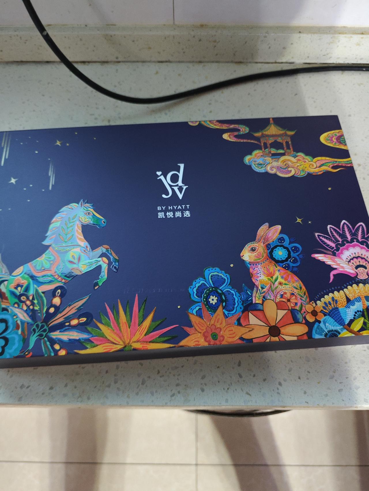 昨天我去看望嫂子，本来想给她买个熟的牛腱子，可是到了菜市场，找到卖牛肉那家，她说