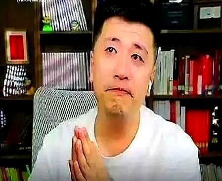 张雪峰走不下去了，他就是玩了个信息差，但是并没有什么预见性。举个例子，他20