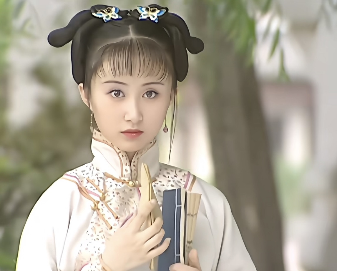 舒畅年少便踏入演艺圈，早早留下了许多家喻户晓的经典角色，灵动的模样和细腻的演技，让一个个形象深深烙印